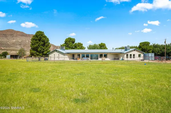 10110 N Valley DR, Las Cruces, NM 88007