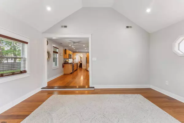 122 Carver Ave, Egg Harbor Township, NJ 08234