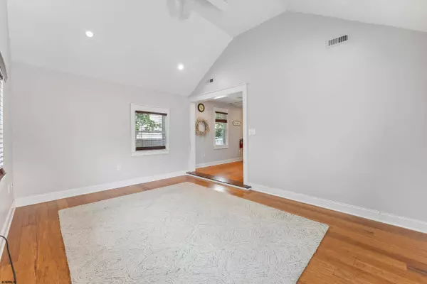 122 Carver Ave, Egg Harbor Township, NJ 08234