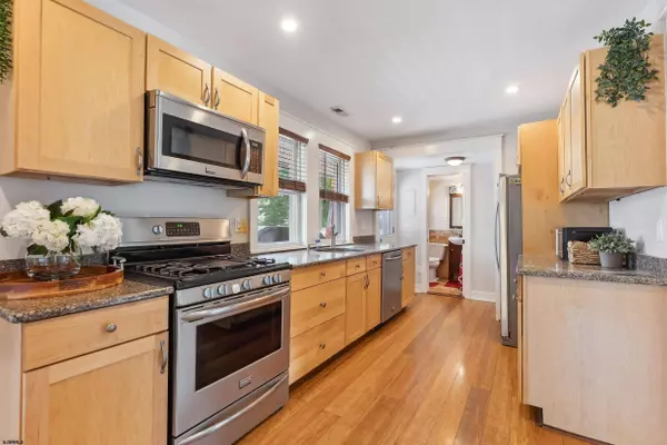 122 Carver Ave, Egg Harbor Township, NJ 08234