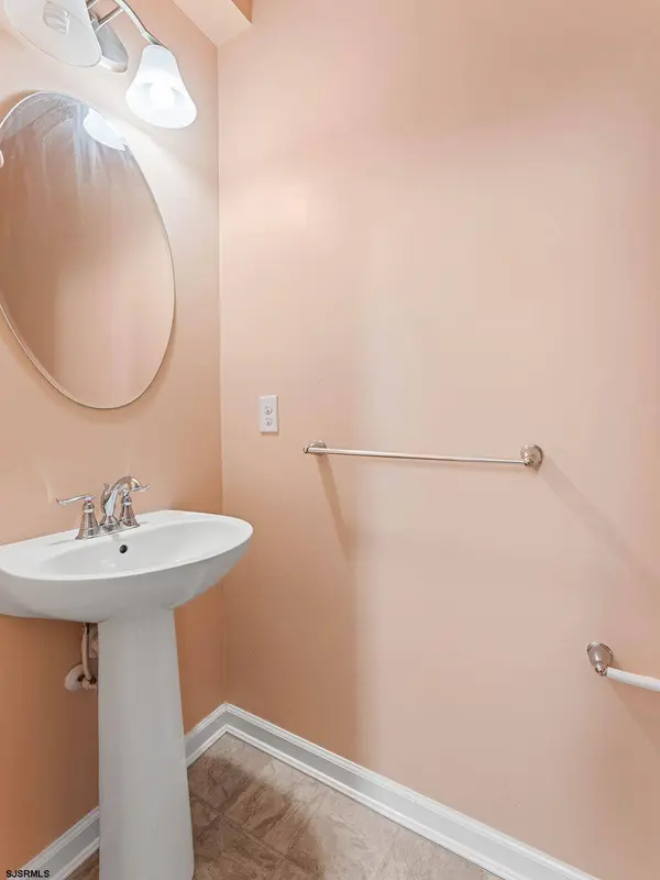 402 Starfish Ln, Egg Harbor Township, NJ 08234