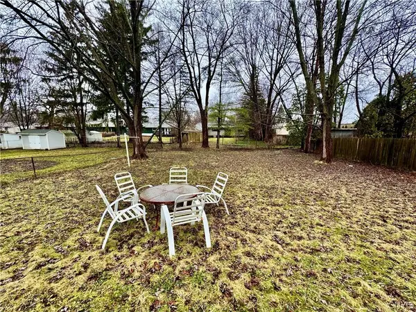 127 Oakley DR, Syracuse, NY 13212