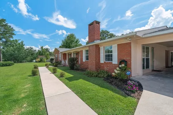 36 Greenbriar Ln, Laurel, MS 39443