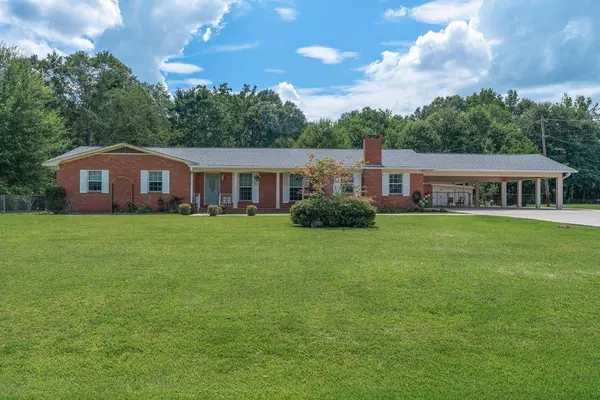 36 Greenbriar Ln, Laurel, MS 39443