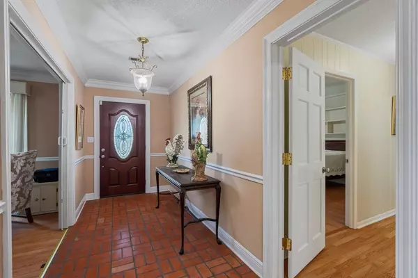 36 Greenbriar Ln, Laurel, MS 39443