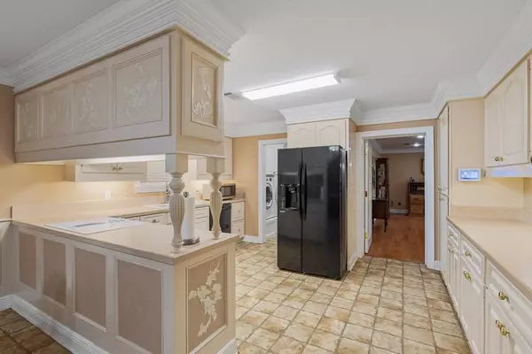 36 Greenbriar Ln, Laurel, MS 39443