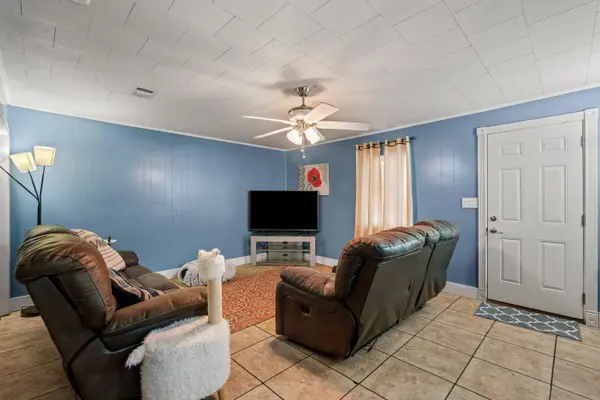 109 Corinth Rd., Petal, MS 39465