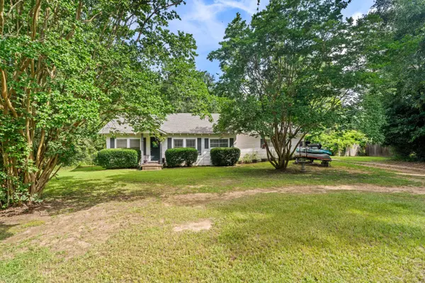 109 Corinth Rd., Petal, MS 39465