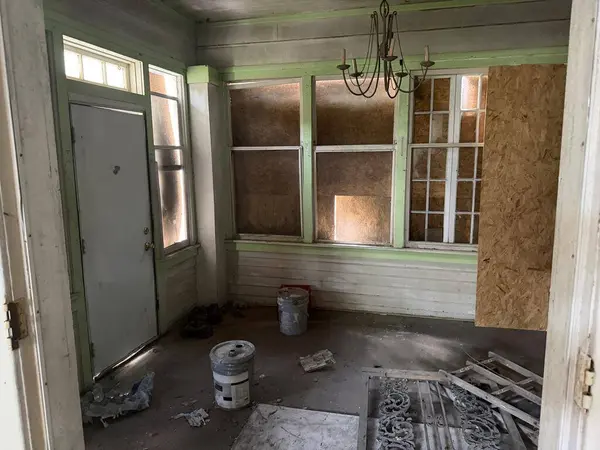 712 N 1st Ave, Laurel, MS 39440