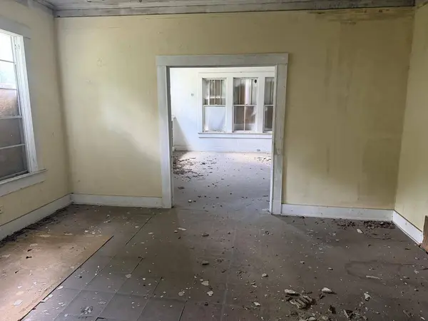 712 N 1st Ave, Laurel, MS 39440
