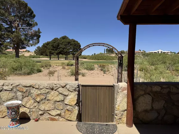 1413 Fairway Village Dr, Las Cruces, NM 88007