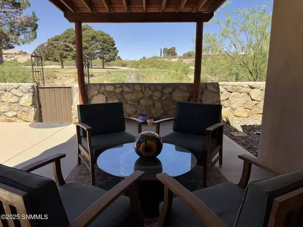 1413 Fairway Village Dr, Las Cruces, NM 88007