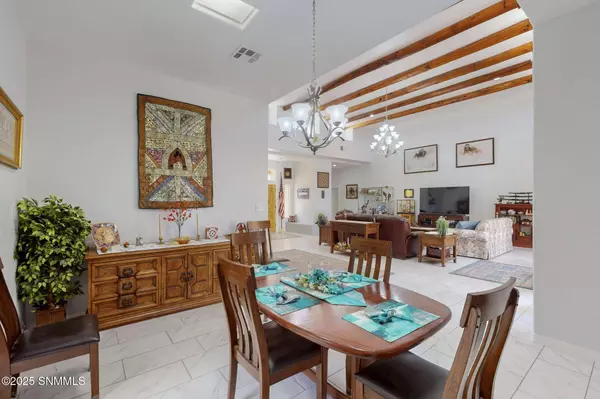 2807 Diamond Springs Dr DR, Las Cruces, NM 88011