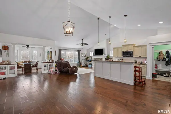 119 PRAIRIE MEADOW DR, Blue Grass, IA 52726