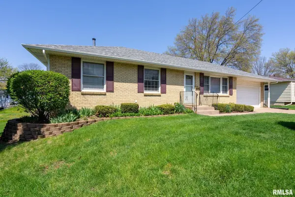 820 PARK LN, Davenport, IA 52806