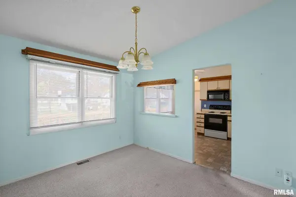820 PARK LN, Davenport, IA 52806