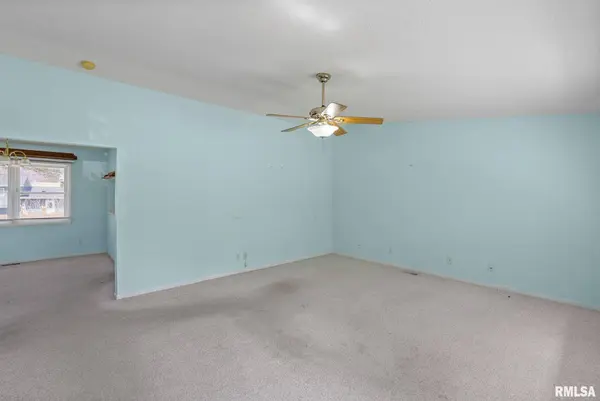 820 PARK LN, Davenport, IA 52806