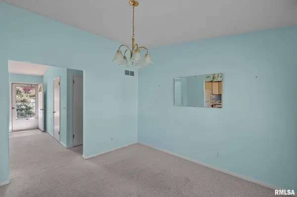 820 PARK LN, Davenport, IA 52806