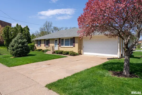 820 PARK LN, Davenport, IA 52806