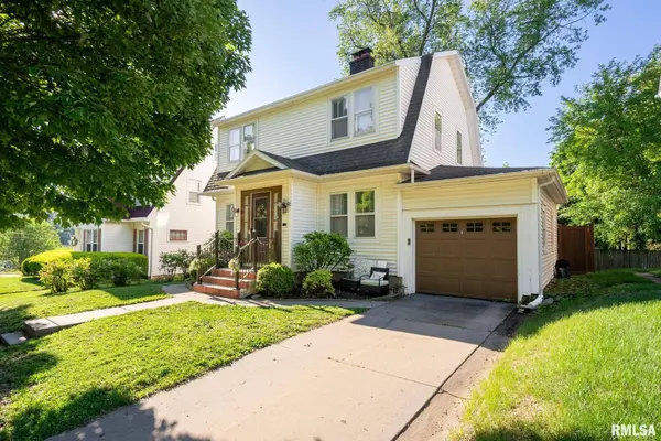1530 DOUGLAS ST, Dubuque, IA 52001