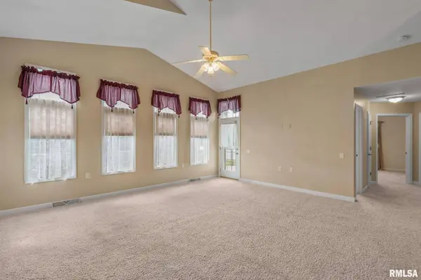 1105 18TH AVE, Silvis, IL 61282