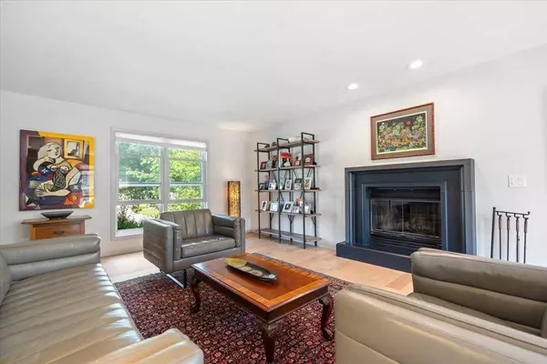 1221 Broadway Drive, Sun Prairie, WI 53590