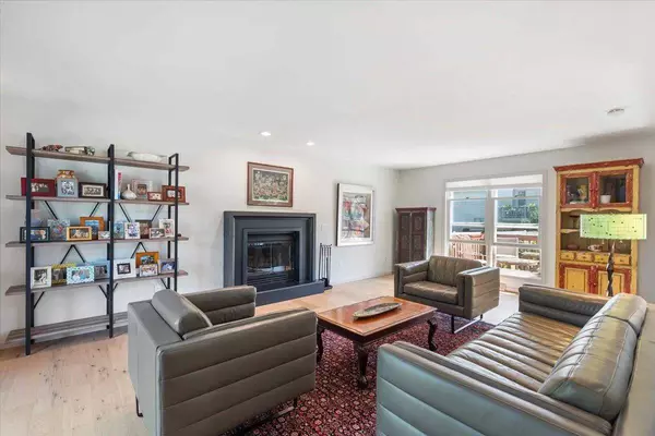 1221 Broadway Drive, Sun Prairie, WI 53590