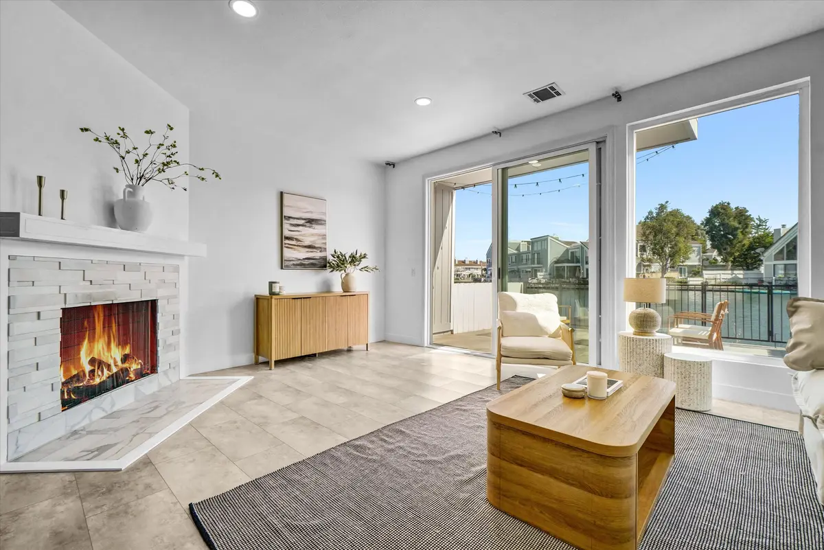 3682 Montego Dr, Huntington Beach, CA 92649-2004