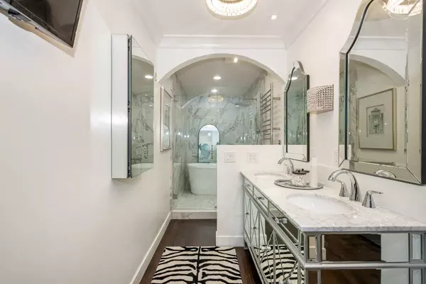 102 Scholz Plz #ph 28, Newport Beach, CA 92663-1632