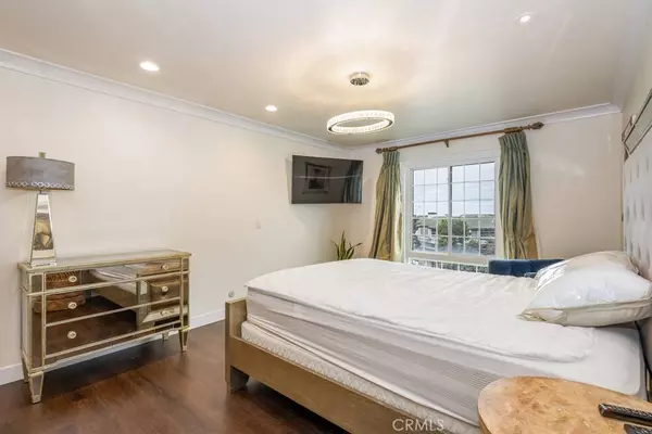 102 Scholz #28, Newport Beach, CA 92663