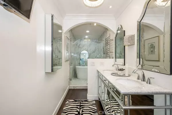 102 Scholz #28, Newport Beach, CA 92663