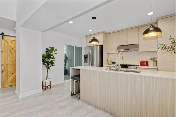 3682 Montego Dr, Huntington Beach, CA 92649-2004