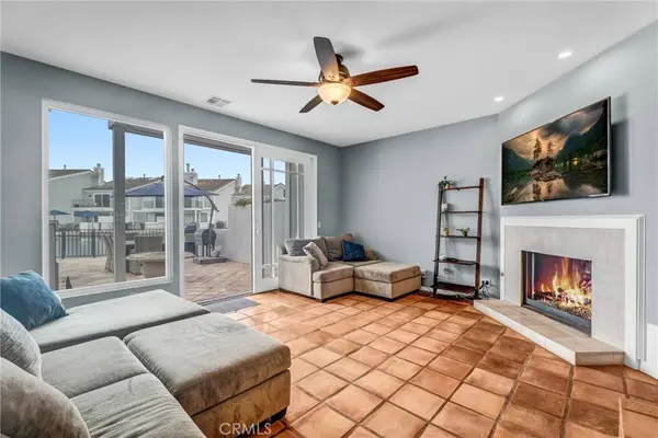 3625 Windspun DR, Huntington Beach, CA 92649