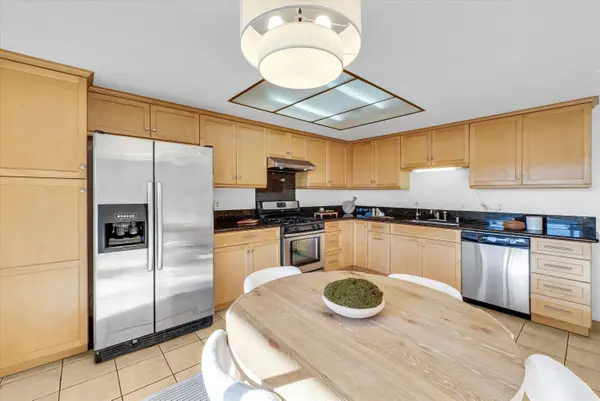 12121 Centralia St #302, Lakewood, CA 90715-1580