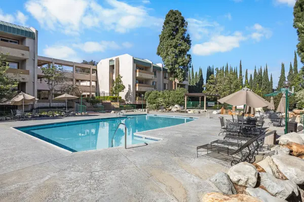 12121 Centralia St #302, Lakewood, CA 90715-1580