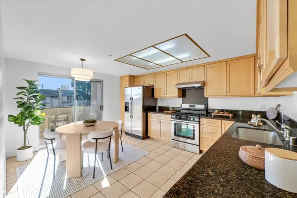 12121 Centralia St #302, Lakewood, CA 90715-1580