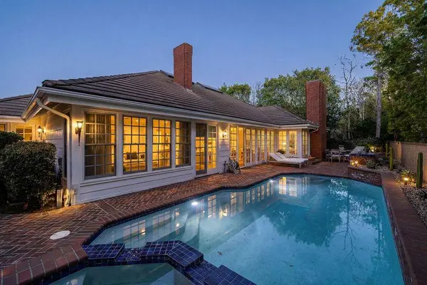 32 Rockingham Dr, Newport Beach, CA 92660-4218