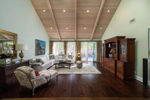 32 Rockingham Dr, Newport Beach, CA 92660-4218