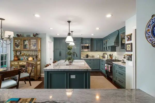 32 Rockingham Dr, Newport Beach, CA 92660-4218
