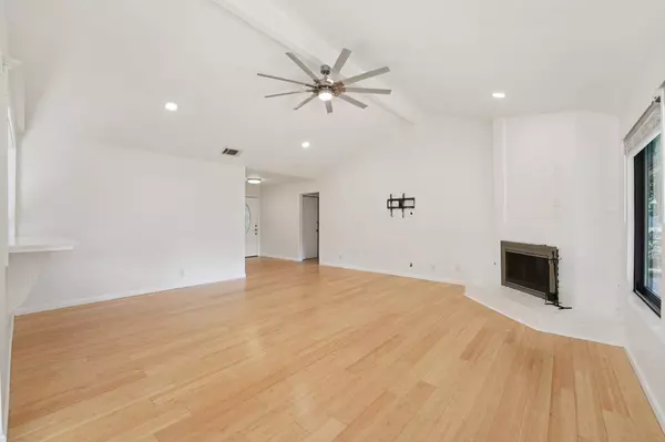 10229 Missel Thrush DR, Austin, TX 78750