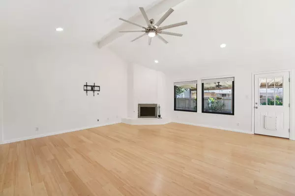 10229 Missel Thrush DR, Austin, TX 78750