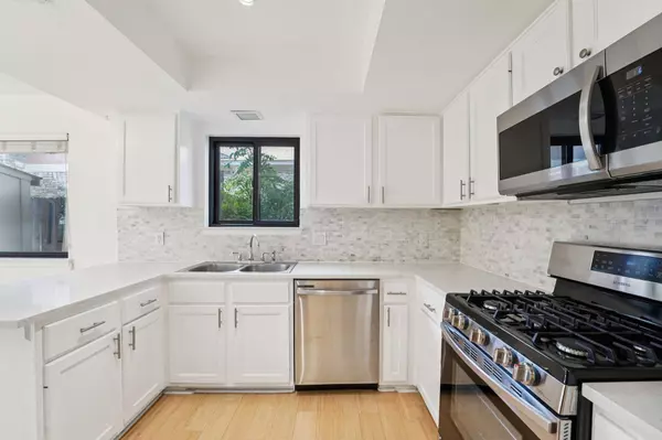 10229 Missel Thrush DR, Austin, TX 78750