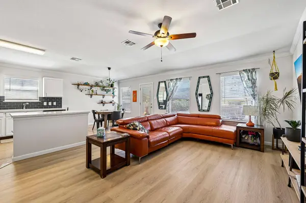 611 Decker DR