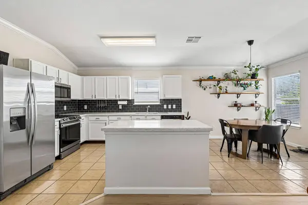 611 Decker DR, Hutto, TX 78634