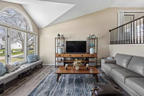 2145 Palmer Cir, Iowa City, IA 52240