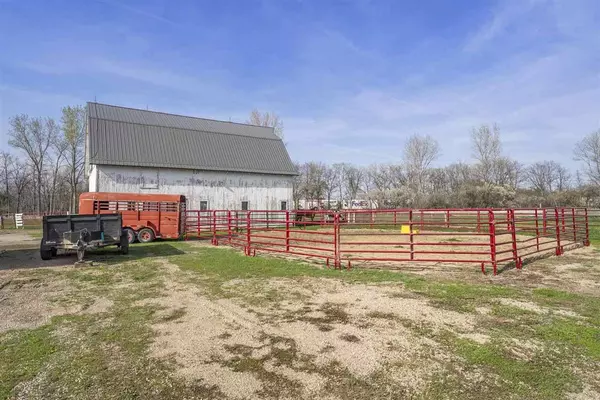 2000 Ivory Ave, Atalissa, IA 52720