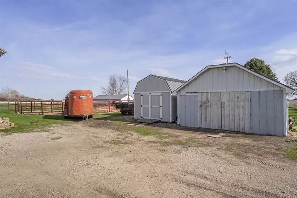 2000 Ivory Ave, Atalissa, IA 52720