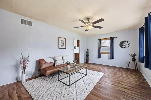 2424 8th Ave SW, Cedar Rapids, IA 52404