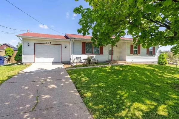 705 E 5th St, West Liberty, IA 52776