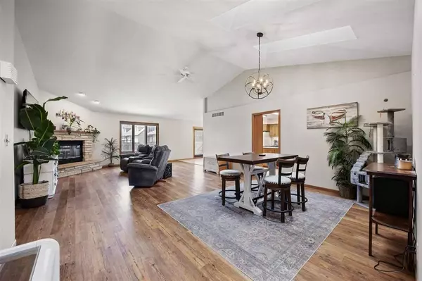 109 Elizabeth Dr, Tipton, IA 52772